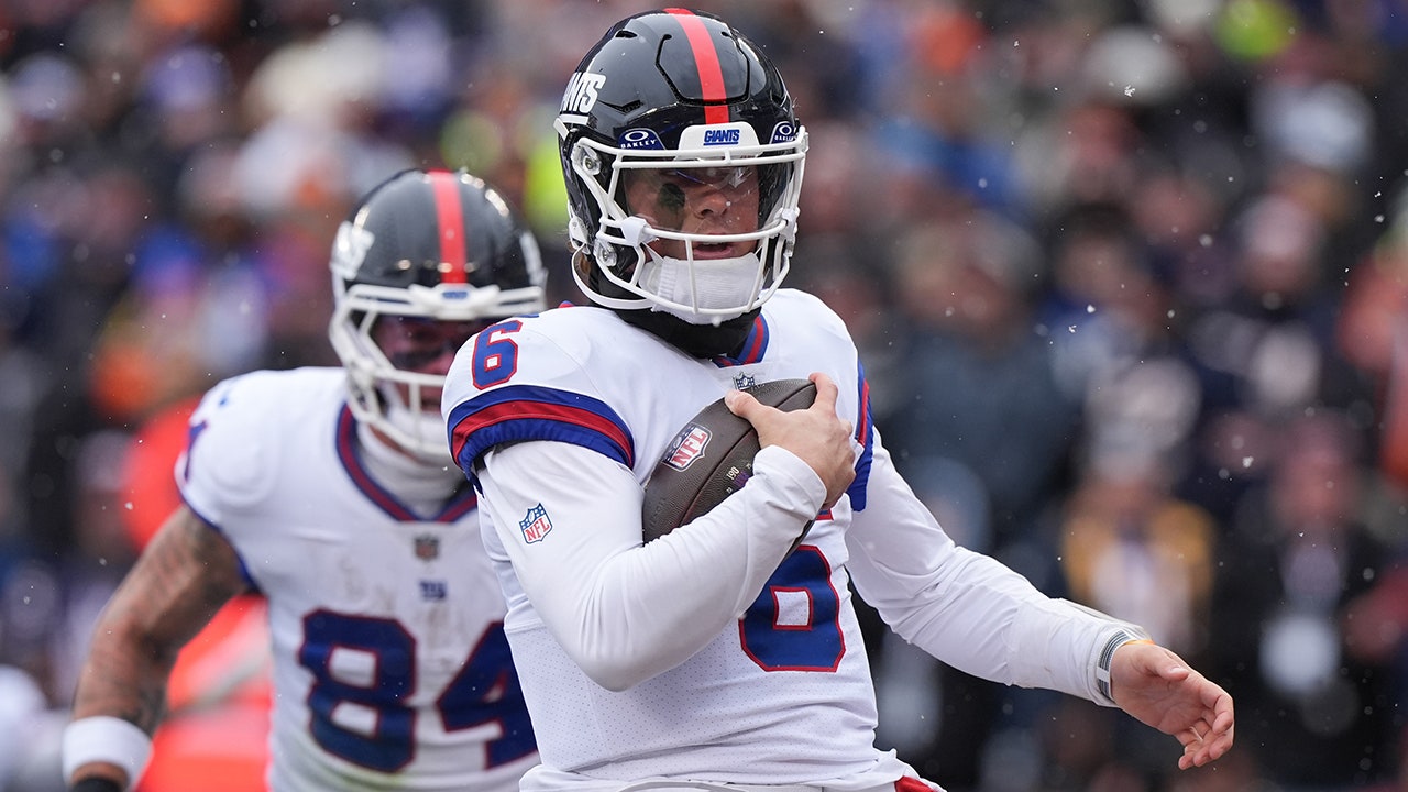 Giants' Jaxson Dart enters NFL history books