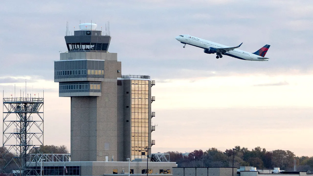 Government shutdown sparks air traffic control privatization debate