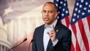 Jeffries clashes with CNBC host over ACA tax credits in heated exchange