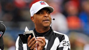 NFL referee leaves game after non-contact injury