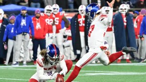 Younghoe Koo misses field goal without touching ball in Giants' wild first half